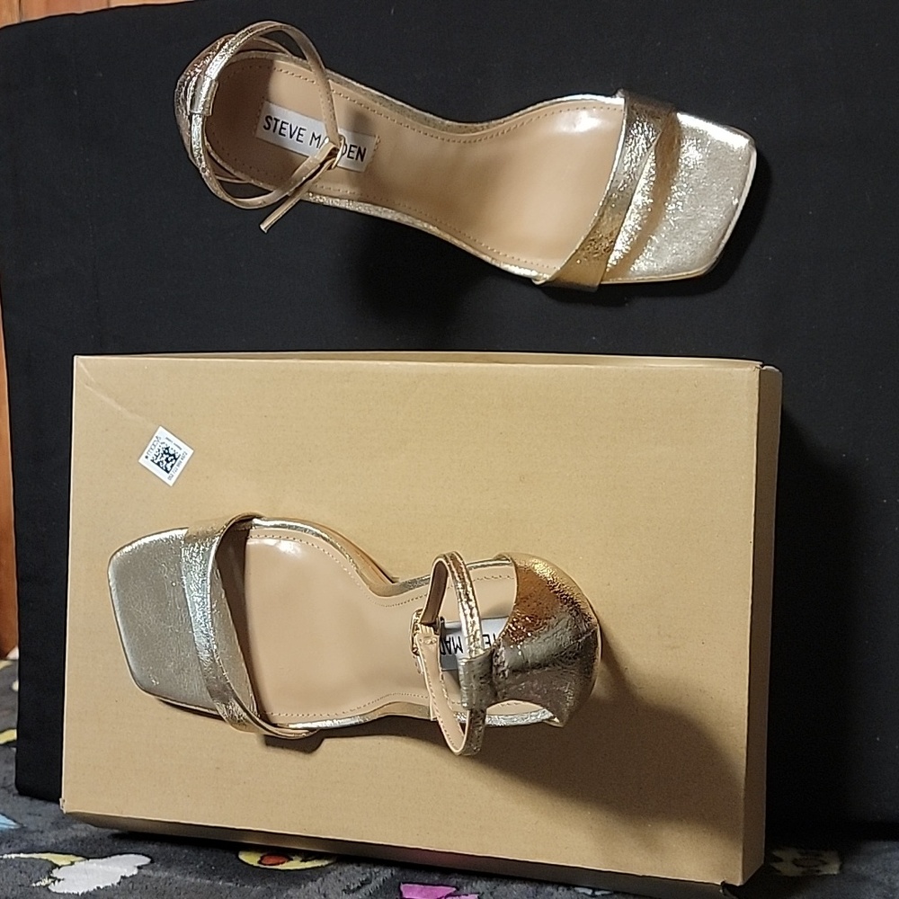 Steve Madden Spree Gold Metal Heels - Picture 2 of 4